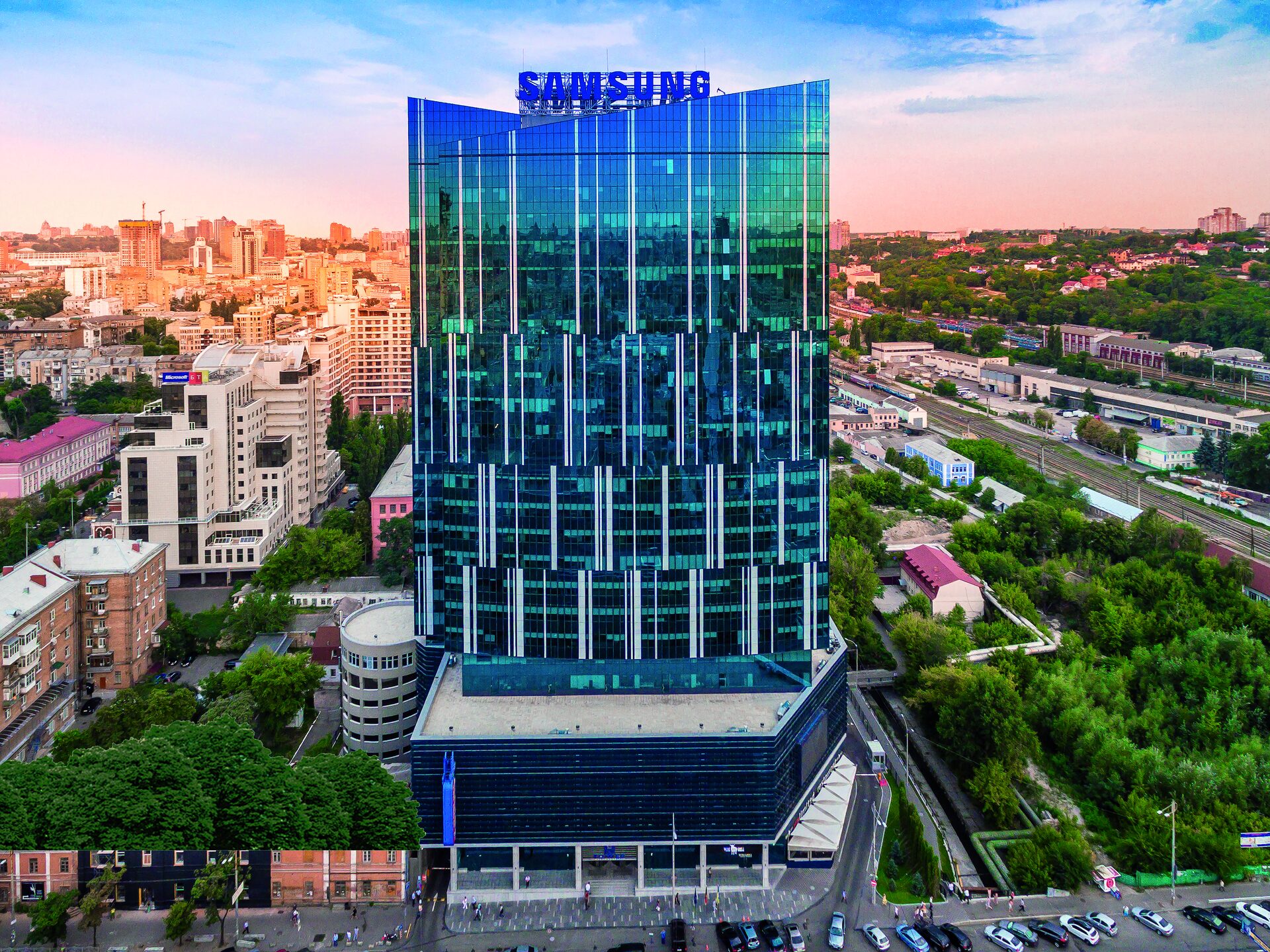 Бізнес-центр 101 Tower фото