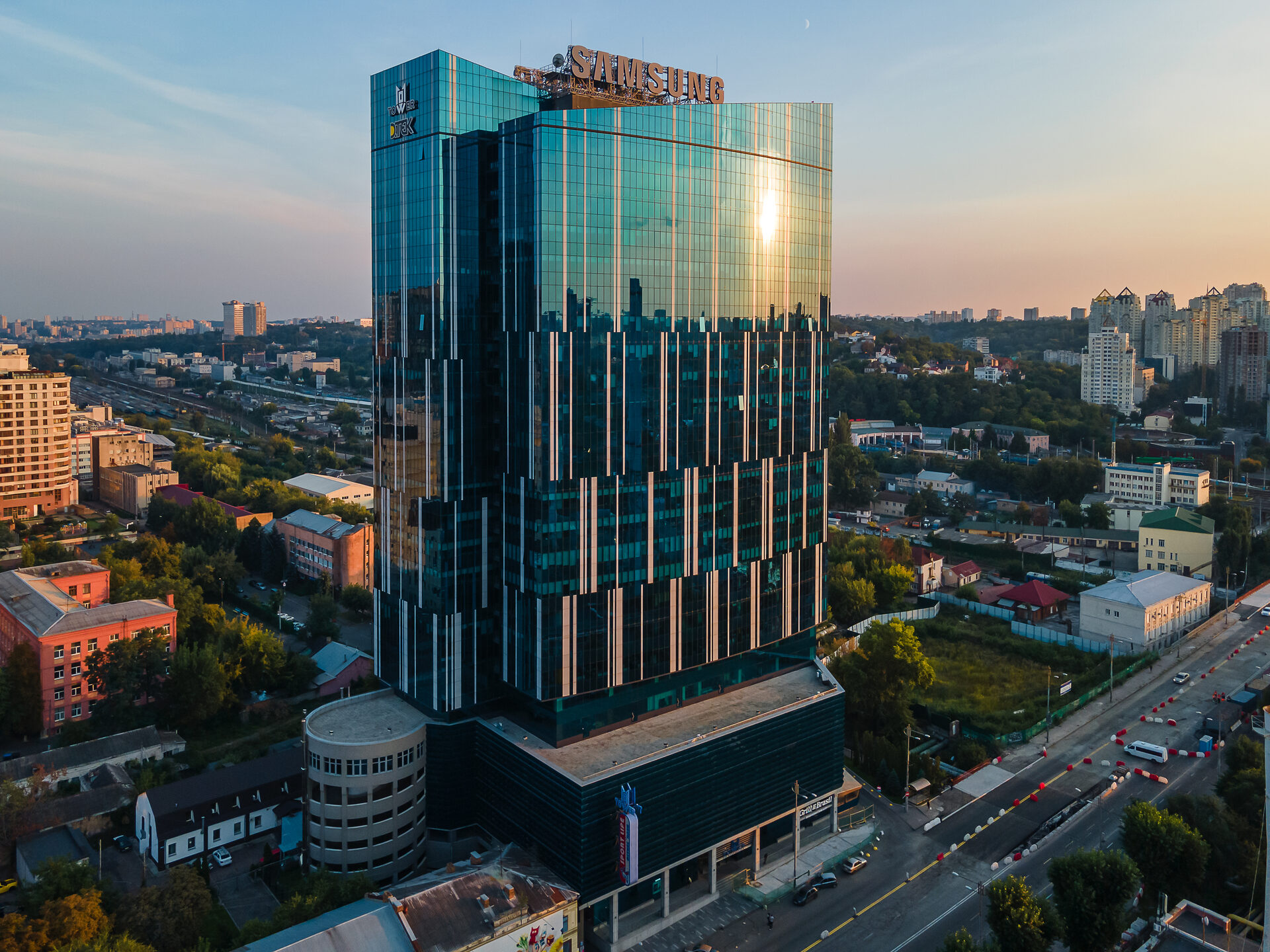 Бізнес-центр 101 Tower фото 3